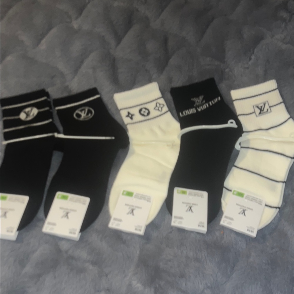 Brand New  Black & White Logo Crew Socks Set